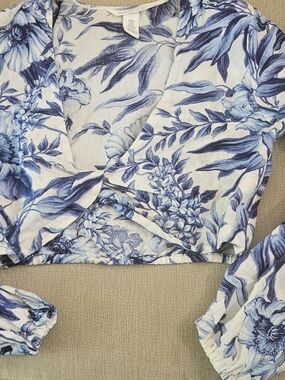 H&M Blue Floral Wrap Crop Top
